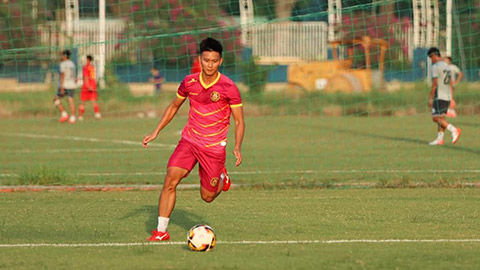 Cầu thủ Sài Gòn ném bóng vào mặt Hồng Duy bị cấm thi đấu 2 trận